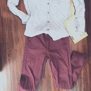 Ankle cropped maroon burgundy America Eagle jeans